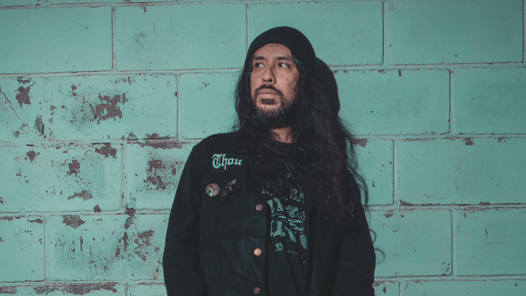 BLUE ONE A JUAN ORTELLI: “SE LES VA A CAER UN REY”