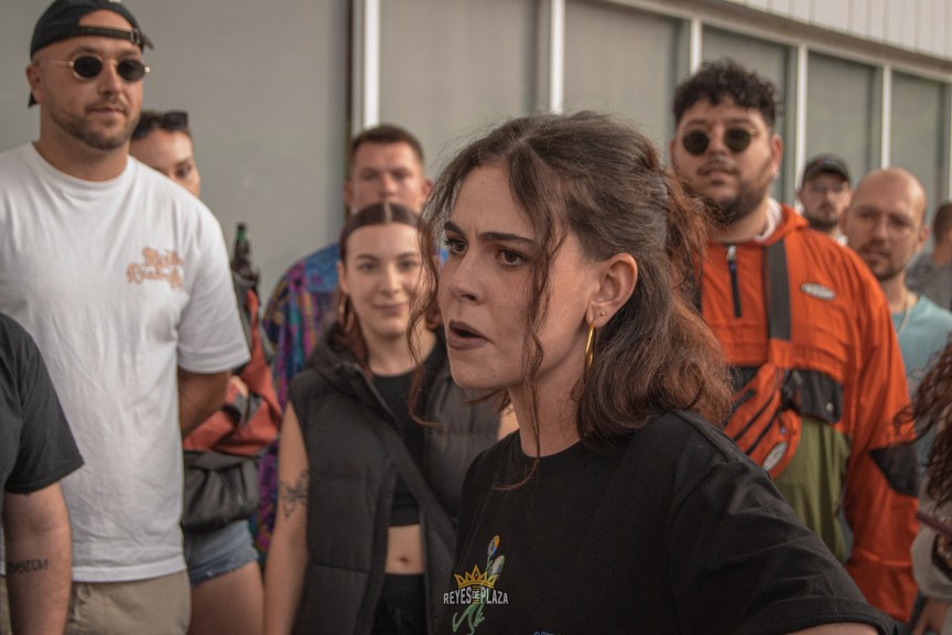 JULIA CRY: PASIÓN Y TALENTO MURCIANO EN REYES DE PLAZA