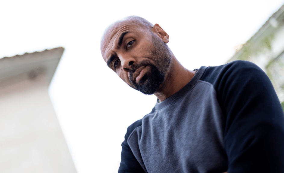 EL CHOJIN: «BUSCAMOS UNA VIDA PERFECTA PENSANDO QUE ESO SIGNIFICA SER FELIZ TODO EL TIEMPO, PERO ESO NO EXISTE»