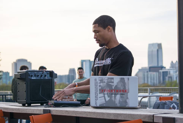 PLAYGLENTHOMAS PRESNETA UN TRAP MUY POTENTE EN ‘COOL’