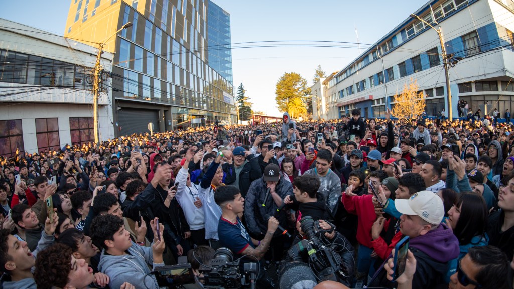 7.000 PERSONAS RECIBEN LA NUEVA TEMPORADA DE FMS EN CHILLÁN