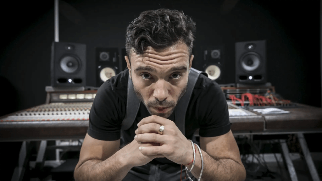 SHARIF: «NO SUELO DISEÑAR DISCOS CONCEPTUALES, SOLO INTENTO HACER BUENAS CANCIONES.»