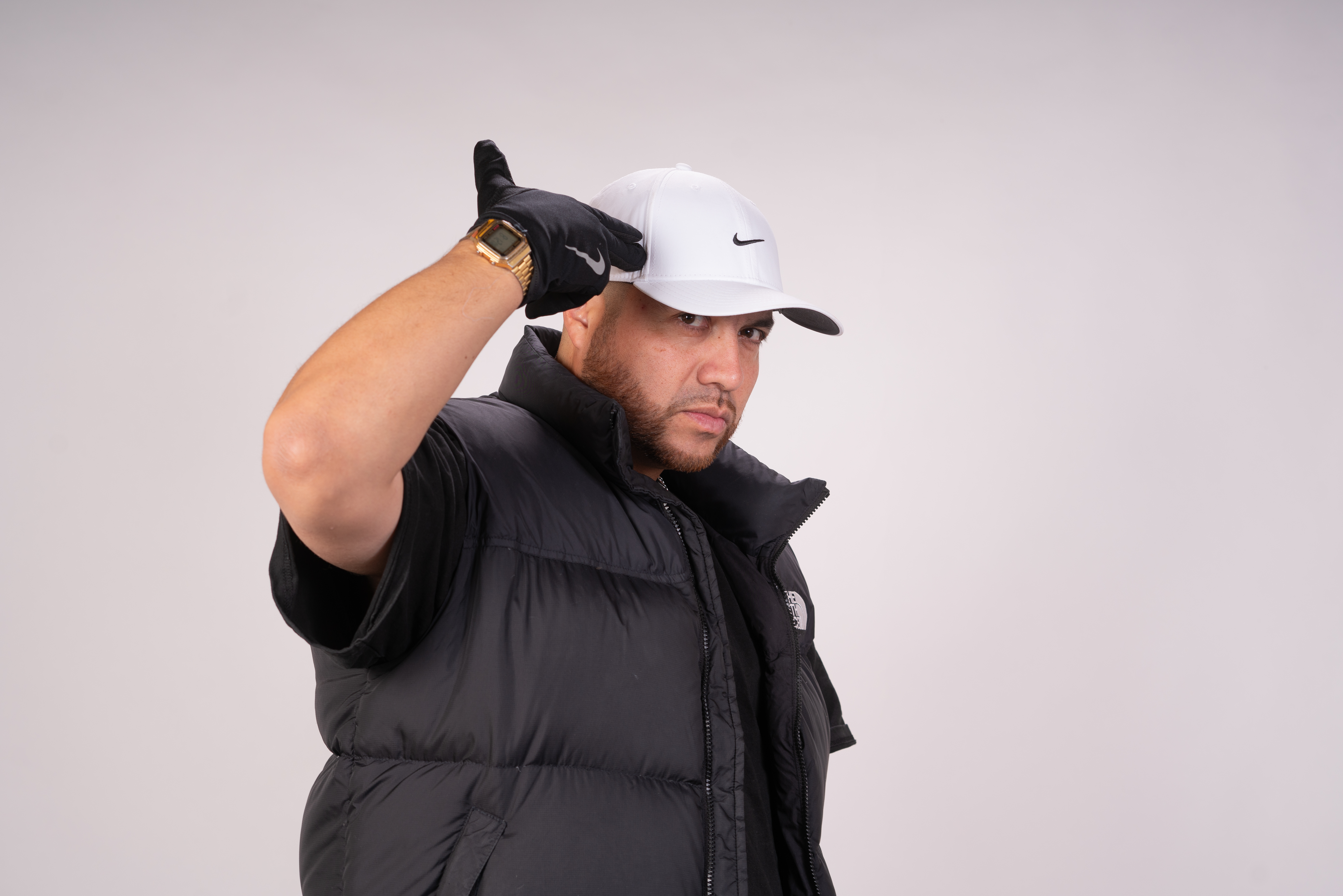 “ECLIPSE”: BASEK EXPLORA LAS LUCES Y SOMBRAS DE LA EXISTENCIA EN SU NUEVO ÁLBUM