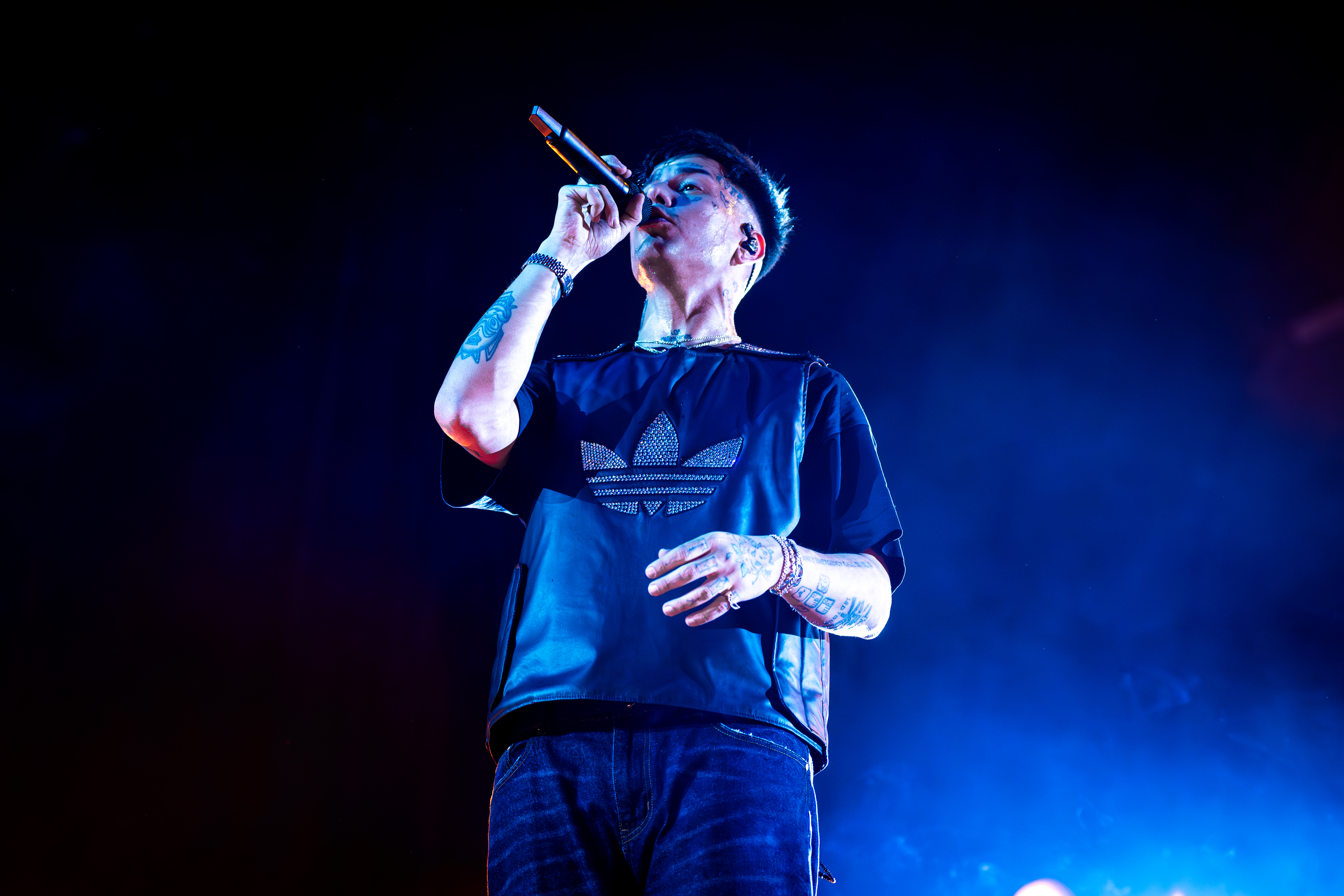 DUKI ESTRENÓ «GOLFISTA» CON UN MOVISTAR ARENA ENCENDIDO